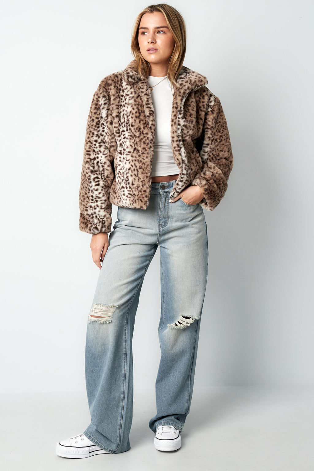 Elegant Beige Jacket for Versatile Styling