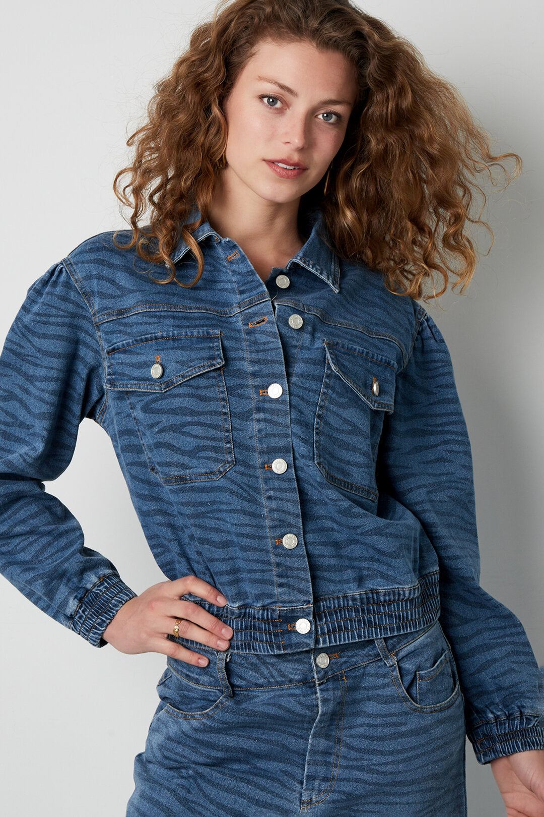 Model draagt ByNaila